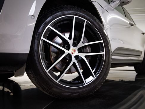 Certified 2023 Porsche Macan AWD/4WD image 12