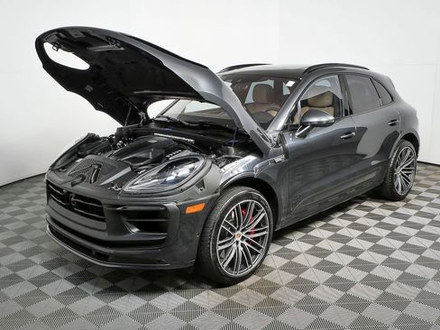 Certified 2025 Porsche Macan GTS image 34
