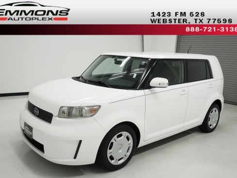 Used 2008 Scion xB FWD image 1