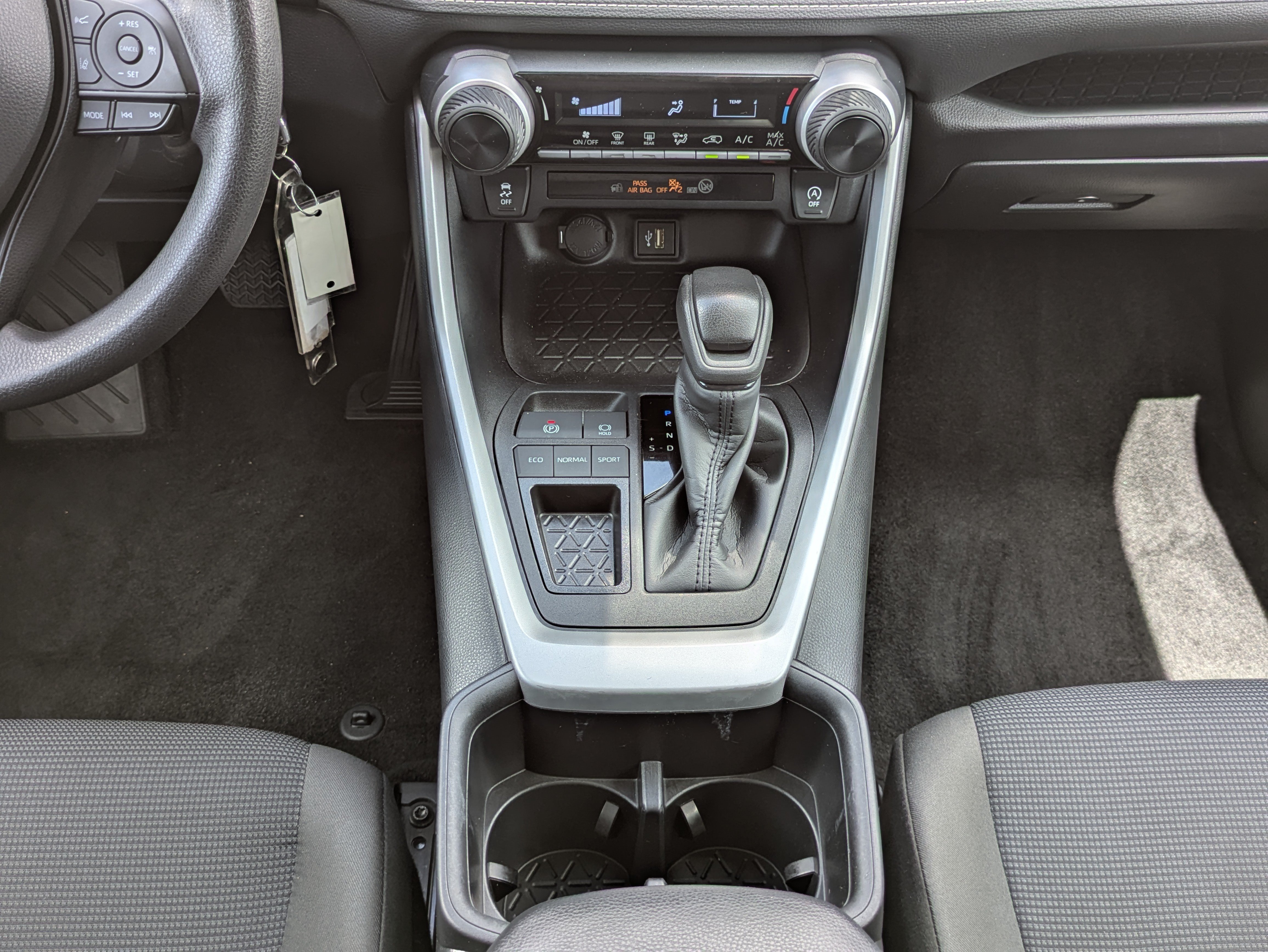 Used 2024 Toyota RAV4 LE FWD image 19