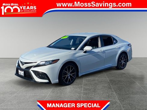 Used 2022 Toyota Camry SE image 1