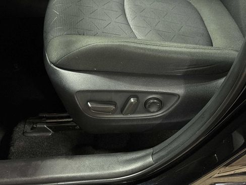 Used 2025 Toyota RAV4 XLE AWD/4WD image 23