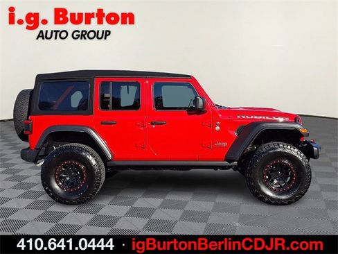 Used 2024 Jeep Wrangler Unlimited Rubicon w/ Technology Group image 7