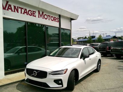 Used 2022 Volvo S60 B5 Momentum