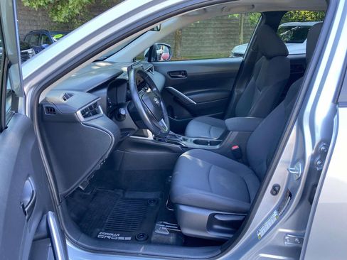 Used 2023 Toyota Corolla Cross LE w/ Moonroof Package AWD/4WD image 13