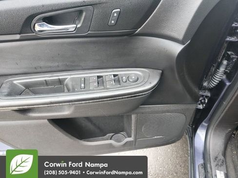 Used 2014 GMC Acadia SLT image 16