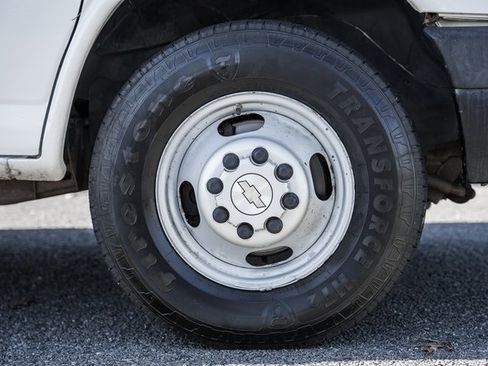 Used 2009 Chevrolet Express 3500 image 17