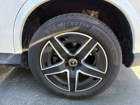 Used 2025 Mercedes-Benz GLC 300 4MATIC image 13