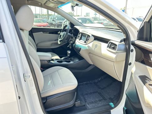 Used 2020 Kia Sorento LX FWD image 14