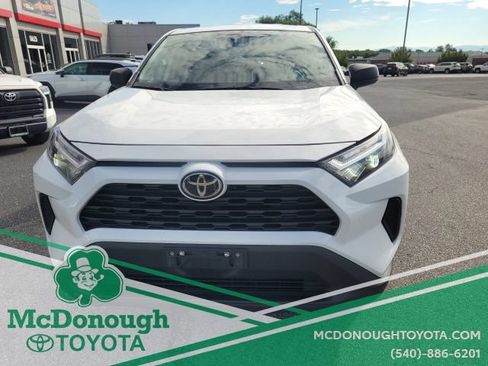 Used 2024 Toyota RAV4 LE AWD/4WD image 3
