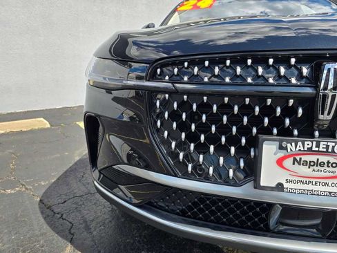 Used 2024 Lincoln Nautilus Premier image 2