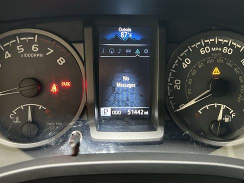 Used 2018 Toyota Tacoma TRD Sport w/ Technology Package AWD/4WD image 18