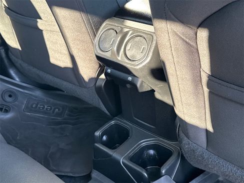 Used 2022 Jeep Gladiator Sport image 18