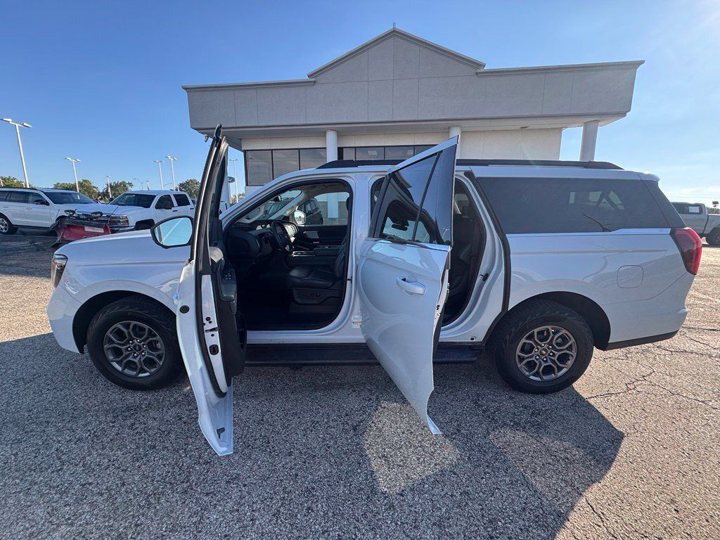 Used 2026 Ford Expedition Max Active AWD/4WD image 4