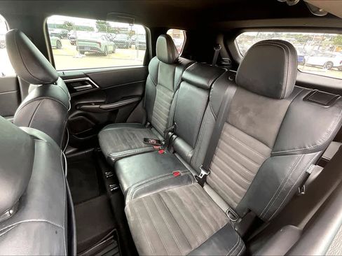 Used 2023 Mitsubishi Outlander SE Black Edition FWD image 29