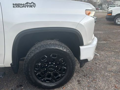 Used 2022 Chevrolet Silverado 2500 High Country w/ Technology Package image 20