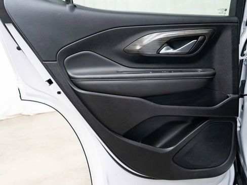 Used 2024 GMC Terrain SLT image 23