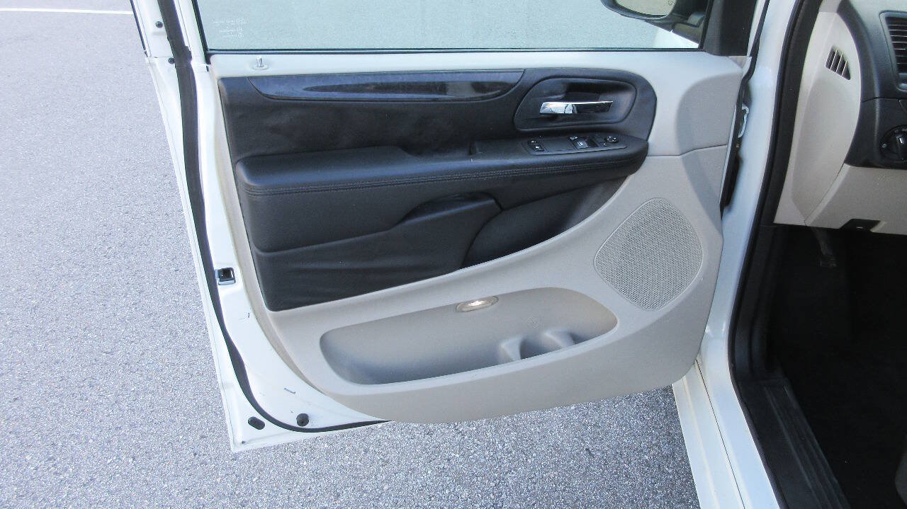 Used 2012 Dodge Grand Caravan SE FWD image 13
