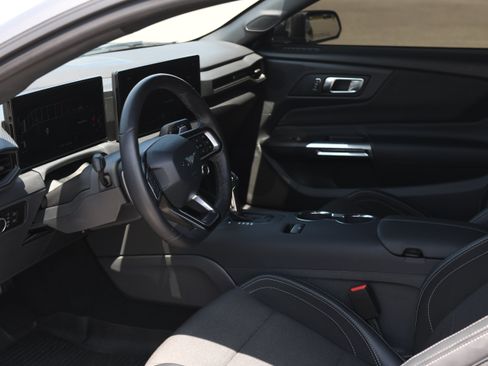 Used 2025 Ford Mustang GT RWD image 13