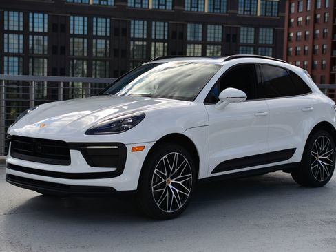 Certified 2026 Porsche Macan AWD/4WD image 1