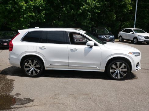 Certified 2025 Volvo XC90 T8 Ultra w/ Protection Package Premier AWD/4WD image 8
