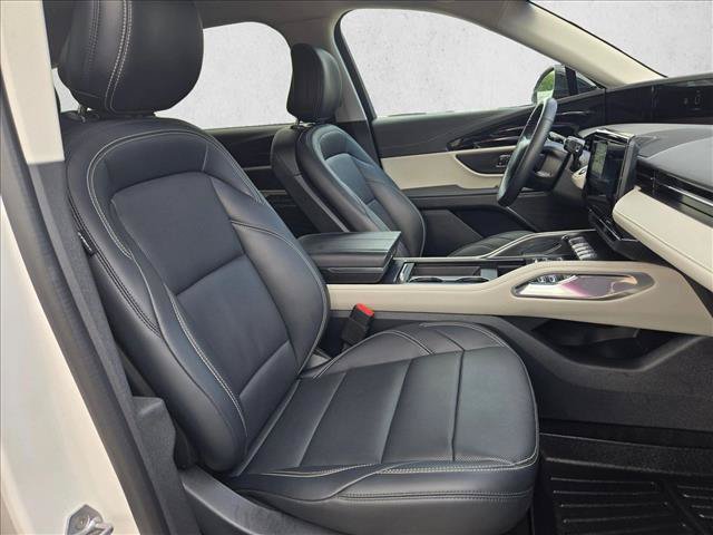 Used 2024 Lincoln Nautilus Premier AWD/4WD image 22