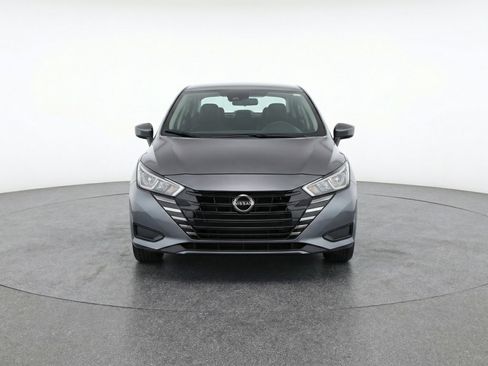 Used 2025 Nissan Versa SV image 2