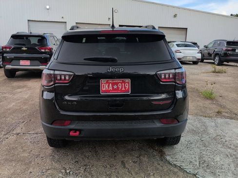 Used 2025 Jeep Compass Trailhawk AWD/4WD image 2