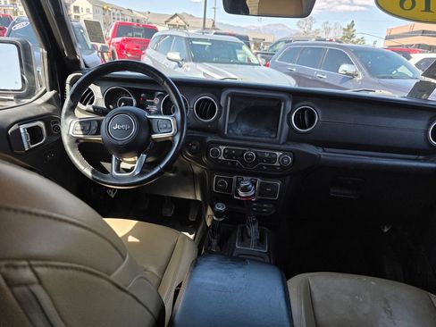 Used 2018 Jeep Wrangler Unlimited Sahara AWD/4WD image 11