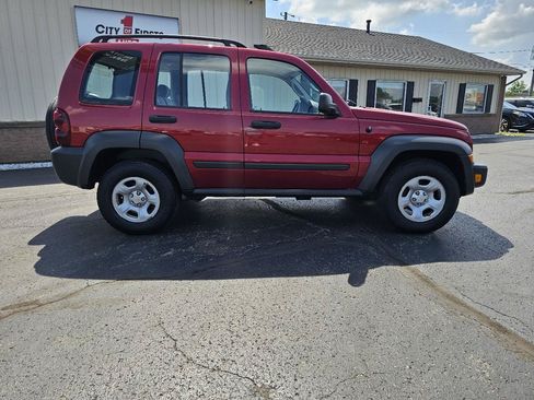 Used 2006 Jeep Liberty Sport AWD/4WD image 24