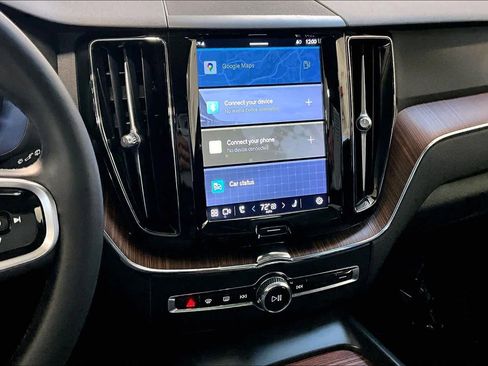 Used 2023 Volvo XC60 B5 Plus w/ Climate Package image 7