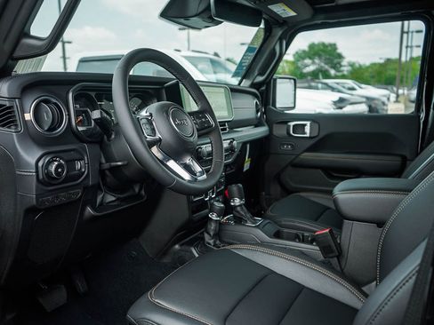 New 2026 Jeep Wrangler Unlimited Sahara AWD/4WD image 17