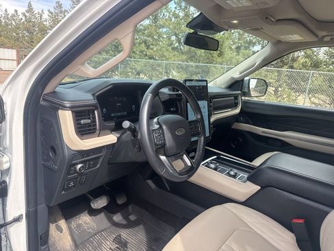 Used 2022 Ford Expedition Max Platinum AWD/4WD image 15