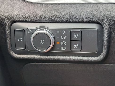 Used 2022 Ford Explorer XLT w/ Equipment Group 202A AWD/4WD image 25