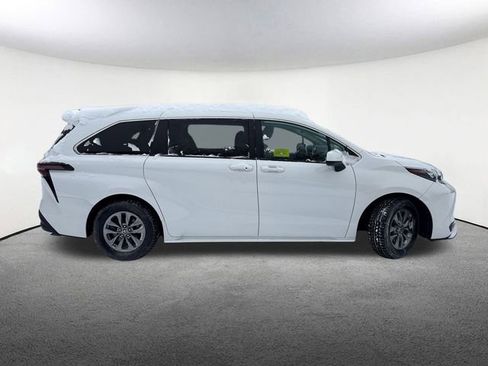 Used 2024 Toyota Sienna LE image 15