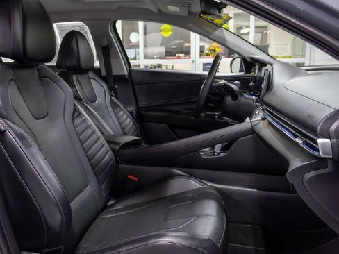 Certified 2022 Hyundai Elantra Limited w/ Cargo Package image 12