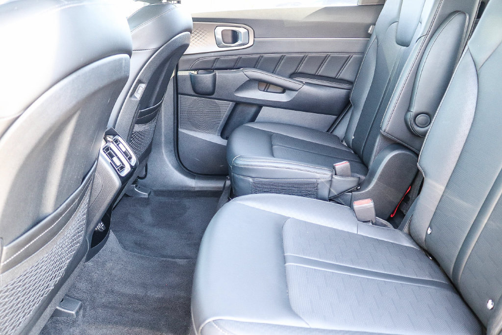 Certified 2025 Kia Sorento SX FWD image 18