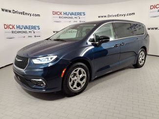 Used 2024 Chrysler Pacifica Limited w/ Trailer Tow Group FWD video 1