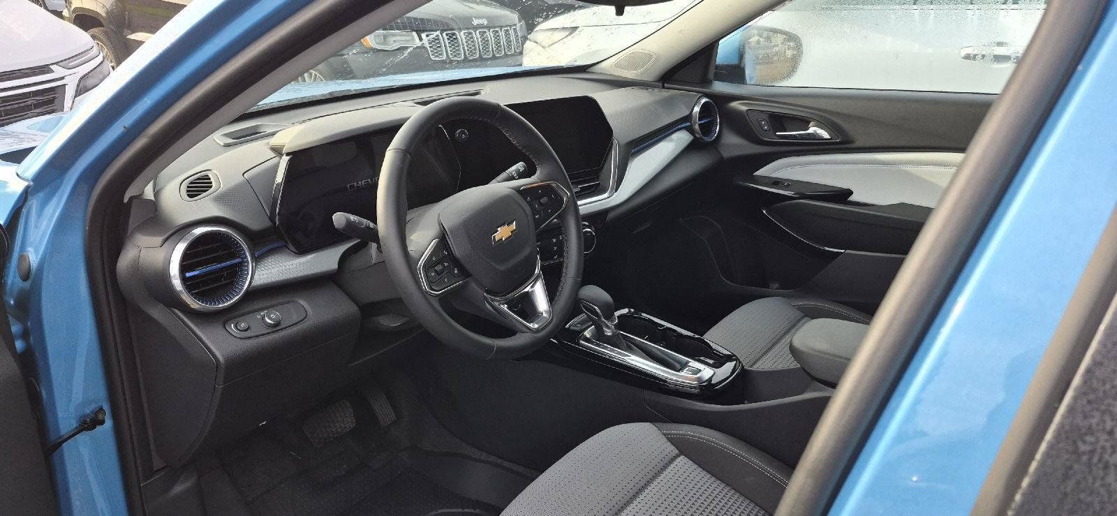 Used 2026 Chevrolet Trax LT w/ Driver Confidence Package FWD image 8