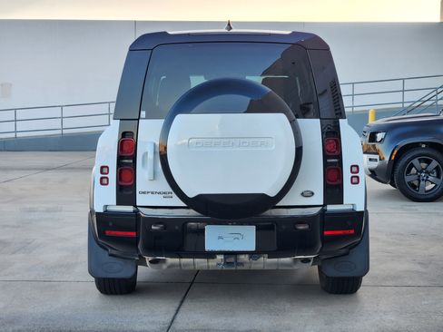 Certified 2023 Land Rover Defender 130 X-Dynamic SE image 6