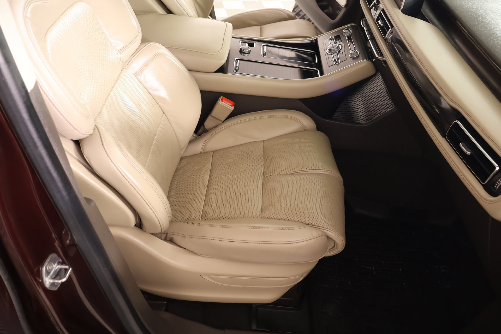 Certified 2024 Lincoln Aviator Reserve w/ Equipment Group 201A AWD/4WD image 15