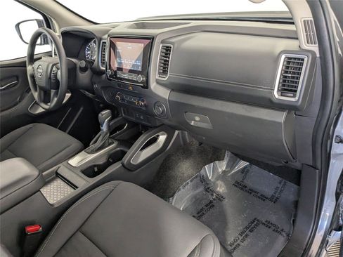 Used 2022 Nissan Frontier SV image 6