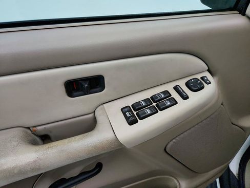 Used 2001 Chevrolet Suburban LS w/ LS Preferred Equipment Group RWD image 17