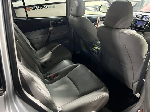 Used 2013 Toyota Highlander Limited image 18