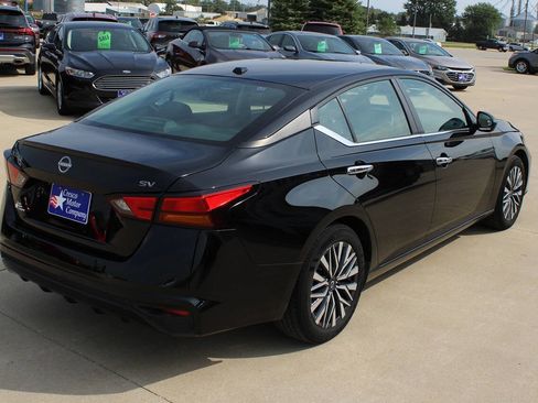 Used 2024 Nissan Altima 2.5 SV image 5
