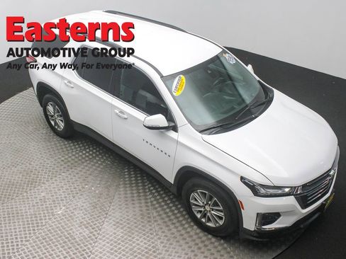 Used 2022 Chevrolet Traverse LT image 3