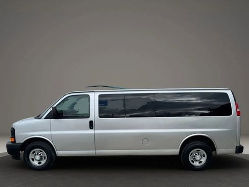 Used 2017 Chevrolet Express 3500 LS image 3