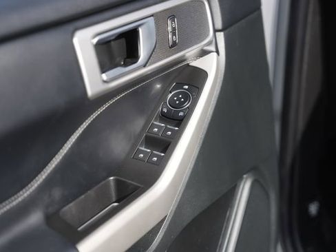 Used 2024 Ford Explorer XLT image 30