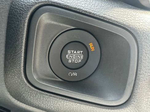 Certified 2025 Jeep Gladiator Sport AWD/4WD image 22
