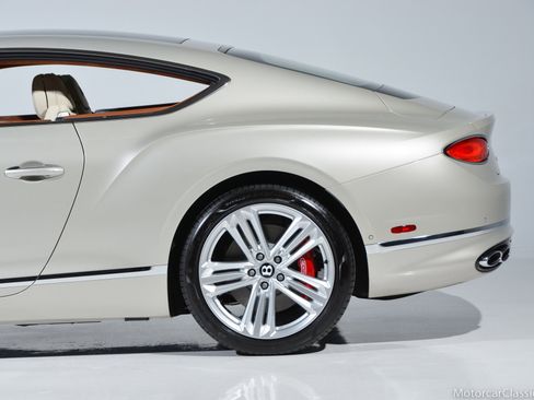 Used 2022 Bentley Continental GT image 17